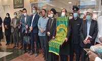 پرچم تبرک شده حرم امام رضا(ع) در دستان بیماران بیمارستان هاشمی شیروان